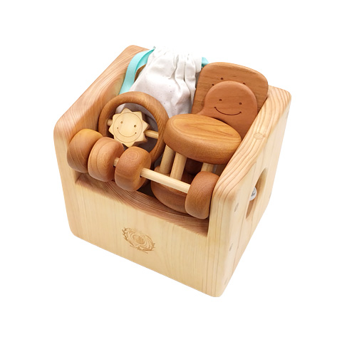 皇室ご愛用 国産木のおもちゃの山のくじら舎