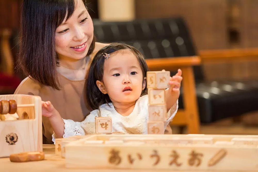 積み木　くじらの舎 山のくじら舎 あいうえおつみき: 木のおもちゃ｜クレヨンハウス