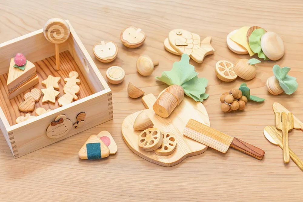 皇室ご愛用 国産木のおもちゃの山のくじら舎